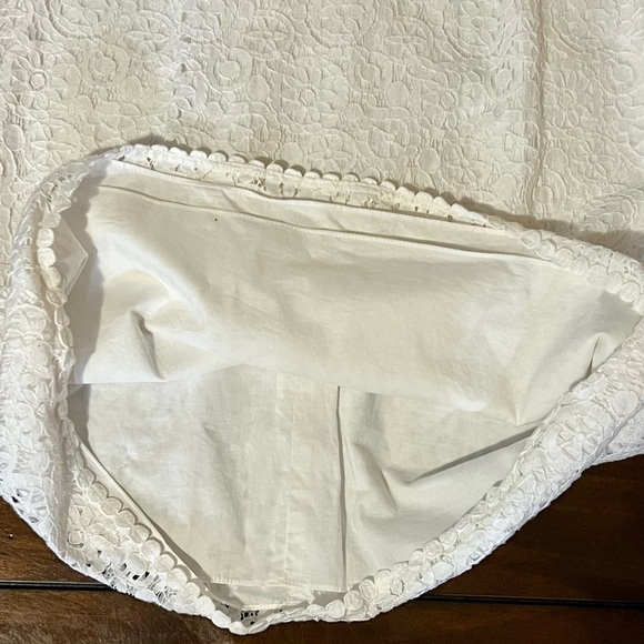 Lilly Pulitzer White Lace Dress | Size 8 - Picture 5 of 9